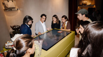 compra 3D: la mesa interactiva de Scott & Irwin en la flagship de Lonbali en Madrid