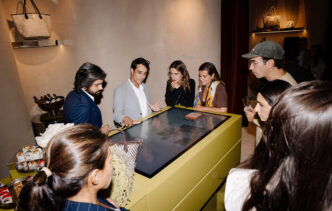 compra 3D: la mesa interactiva de Scott & Irwin en la flagship de Lonbali en Madrid