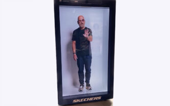 hologramas retail Skechers