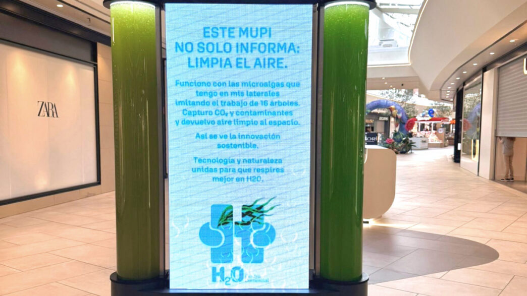 centros comerciales sostenibles: mupi purificador de H2O