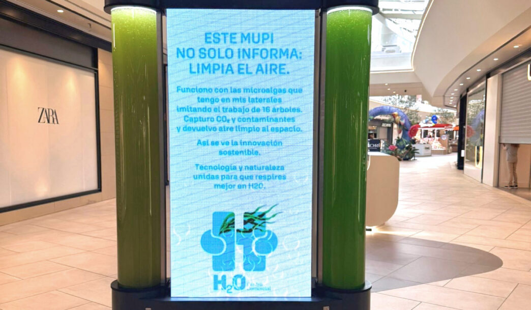 centros comerciales sostenibles: mupi purificador de H2O