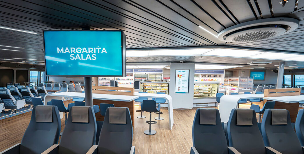 Interior del ferry Margaritas Salas de Balearia