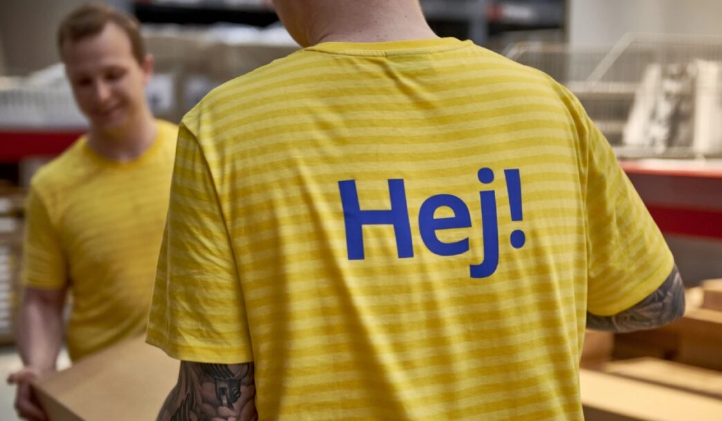 directivos de IKEA trabajan en tienda