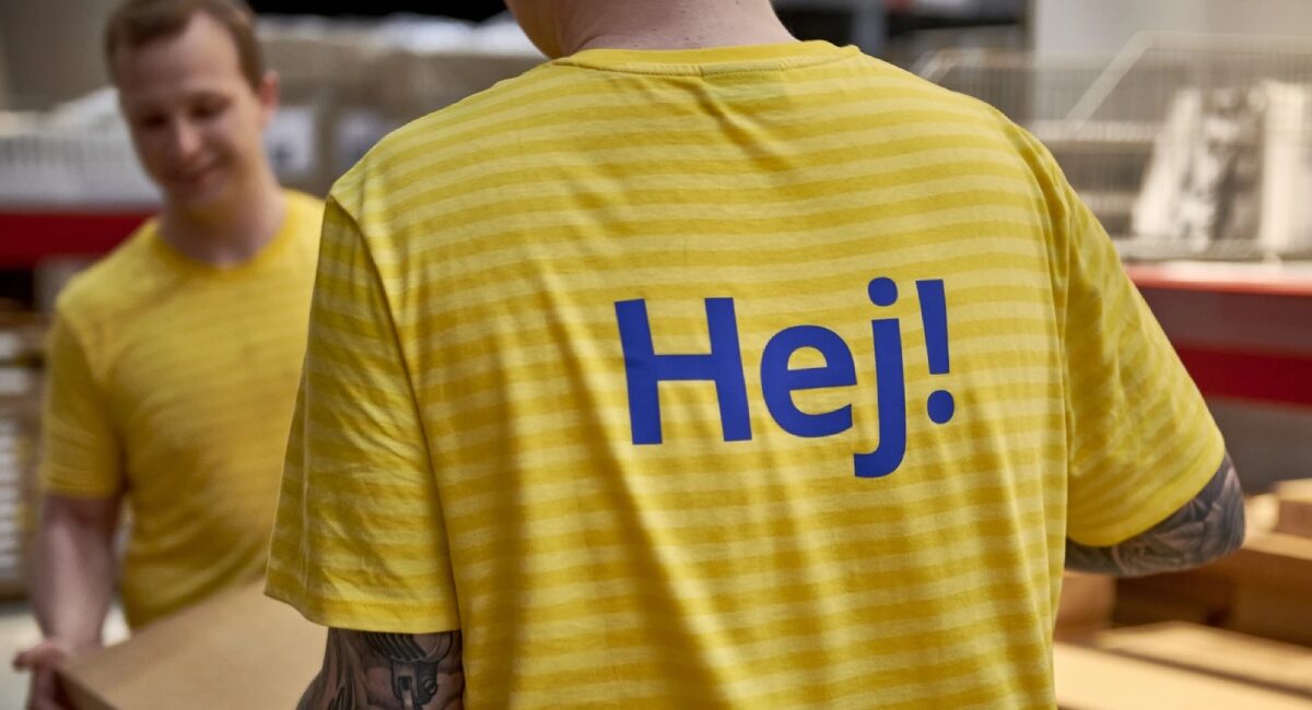 directivos de IKEA trabajan en tienda