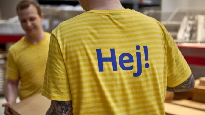 directivos de IKEA trabajan en tienda
